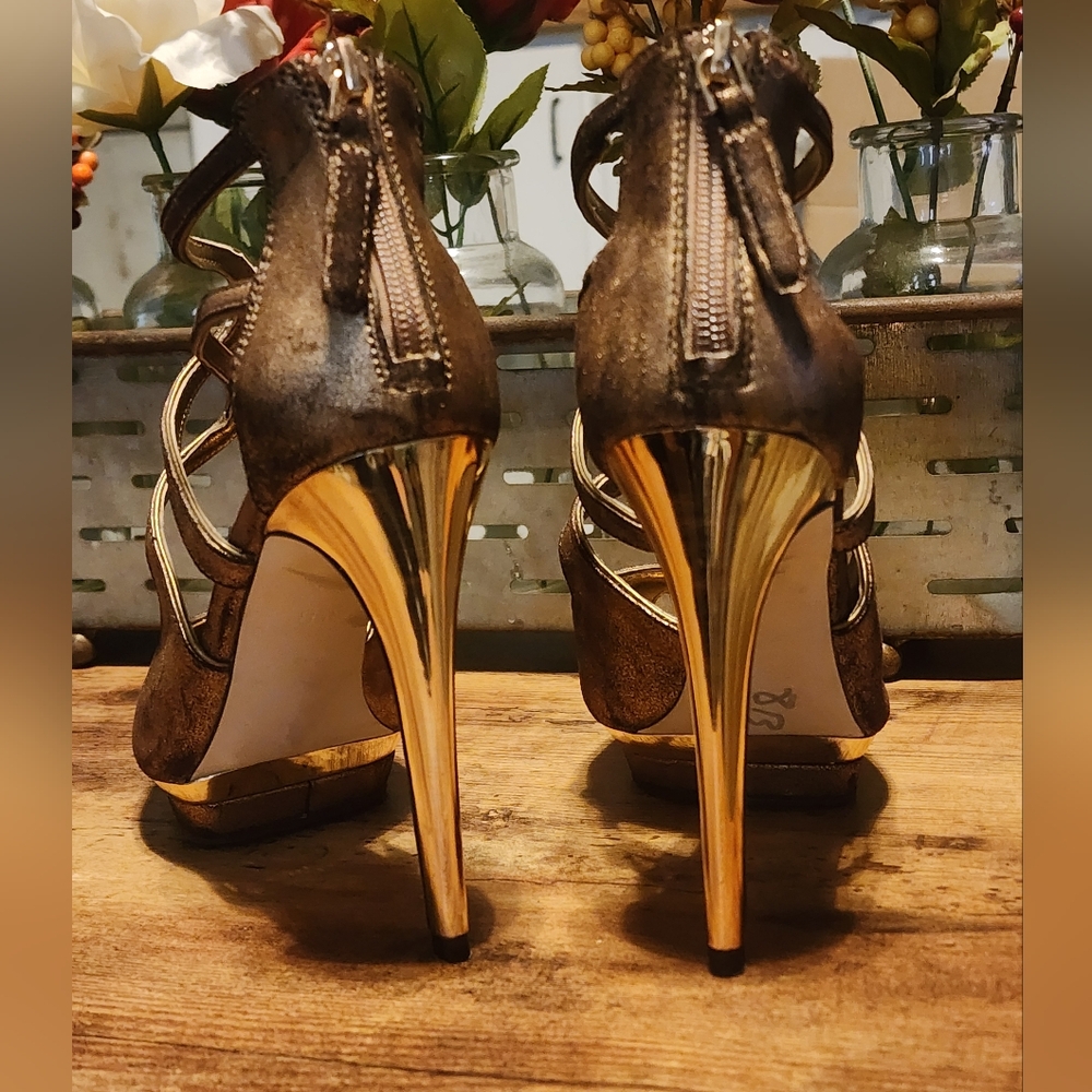 BCBG MaxAzria Ma-diah Heels 6.5 Metallic Copper Gold Heels - Picture 4 of 7